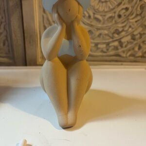 Beach lady Sitting Figurine Decor